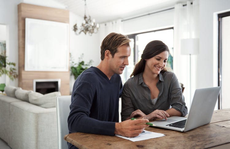 happy-couple-looking-at-computer